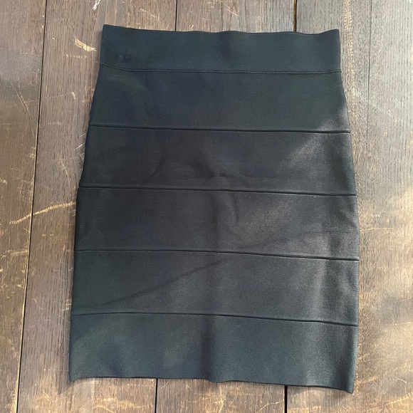 BCBGMaxAzria Simone Textured Power Skirt - Picture 6 of 9